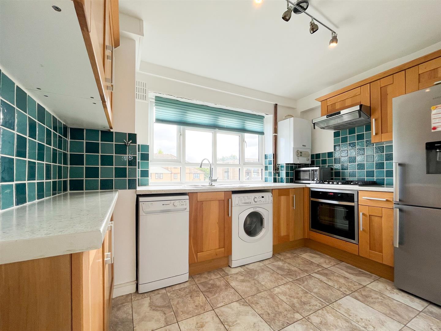 3 bed property in Orchard Mead House, Finchley Road